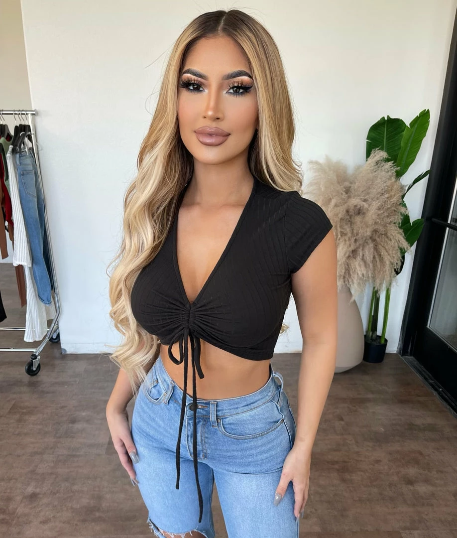 CEFIAN Reese Short Sleeve V-Neck Top(Black) 1 CEFIAN Reese Short Sleeve V-Neck Top(Black)