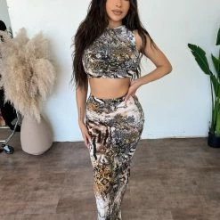 Votique Esmeralda Skirt Set(Brown) Tops