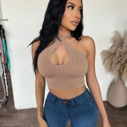 ANWND Drea Halter Key Hole Top(Light Mocha)