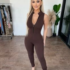 Junie Evelyn Sleeveless Zipper Jumpsuit(Dark Chocolate)